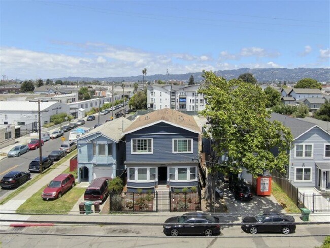 Building Photo - Fully Renovated 2-Bedroom in West Oakland ...