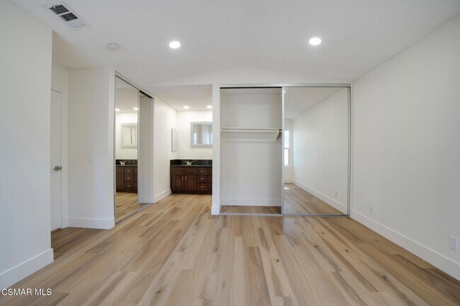 Building Photo - 974 Quarterhorse Ln