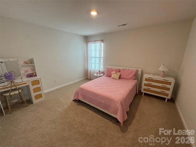 Building Photo - 1924 Vanderlyn St