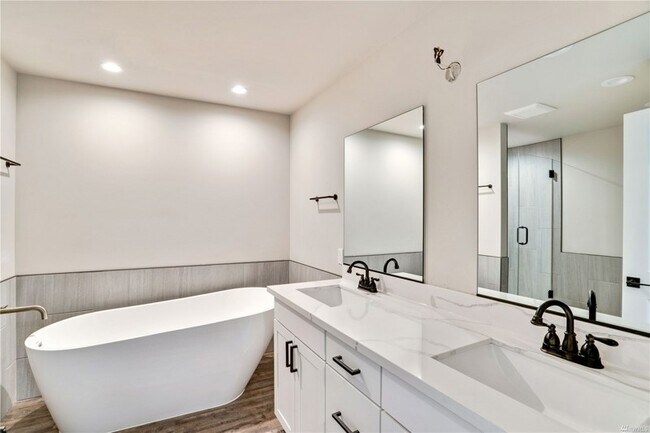 Building Photo - 2721 Lincoln Avenue SE, Port Orchard, WA, ...