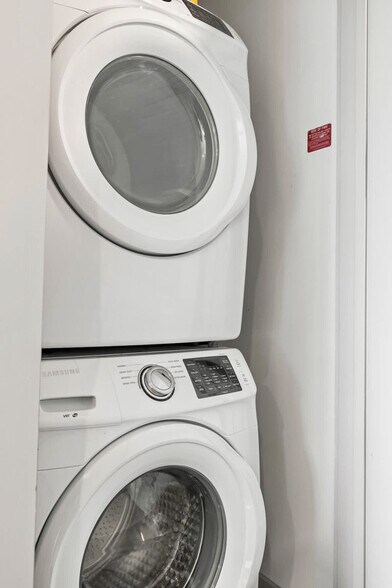 Building Photo - 777 11th St NW