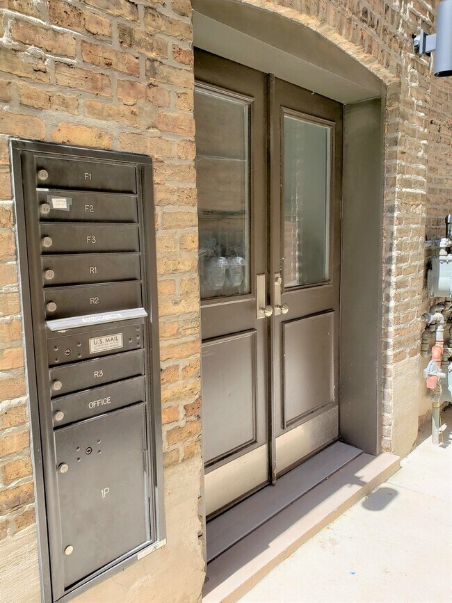 Building Photo - 1436 W Lexington St
