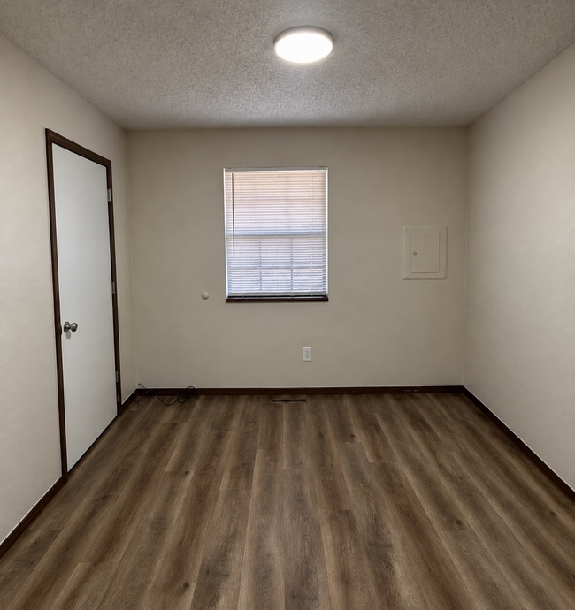 Building Photo - 2220 N Pierce Ave