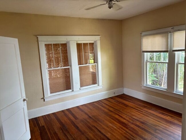Building Photo - Historic Home in Historic Sought after New...