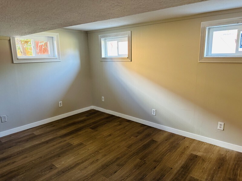 Building Photo - 19 E 1300 S