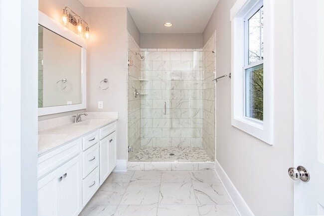 Building Photo - SUMMERWALK