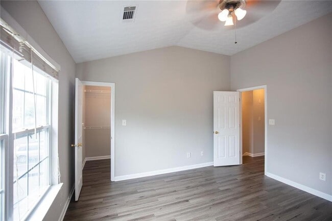 Building Photo - 649 Kenridge Dr