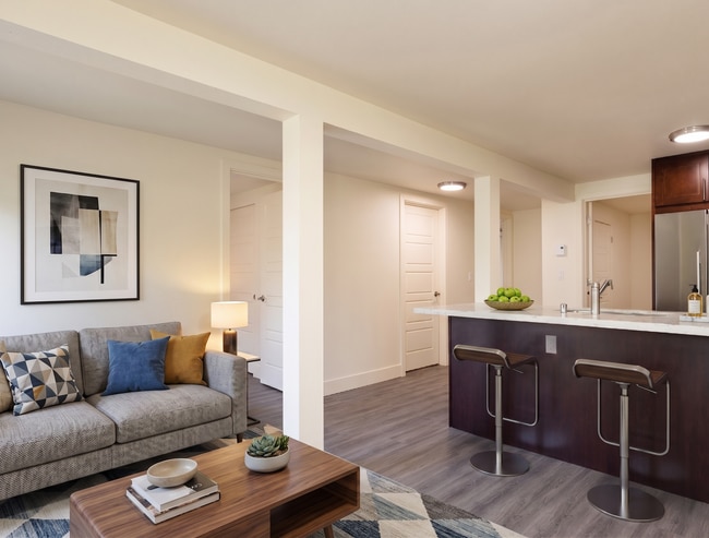 Building Photo - Seattle 3 Bedroom Apartment for Rent | Newly Remodeled Home with In-Unit Washer/Dryer, Private En...