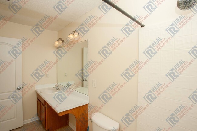 Building Photo - $2,500 – 4 Bed / 2.5 Bath house in South E...