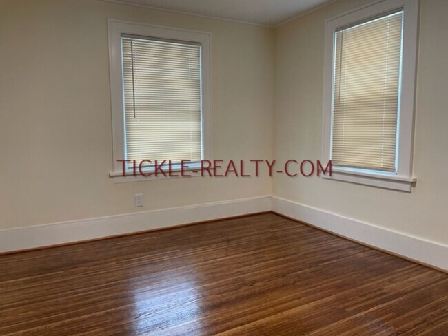 Building Photo - 253-255 Rocket St