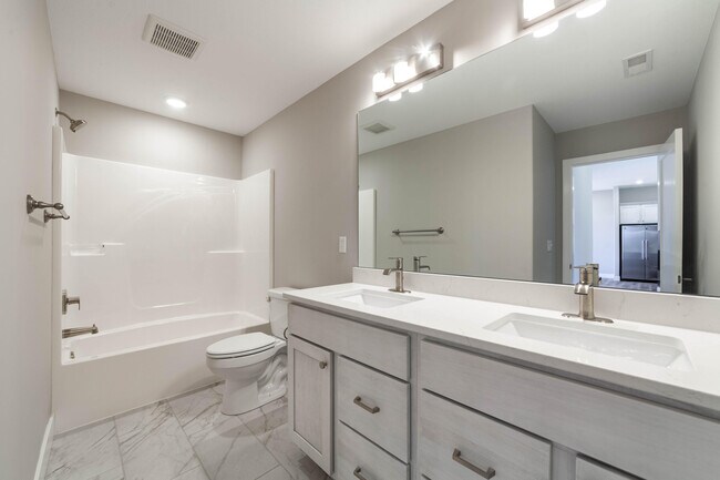 Building Photo - 1211 Shallow Ridge Cir