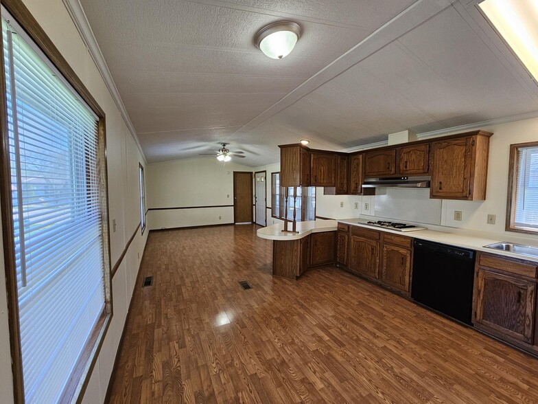 Building Photo - 5 Lilliana Ln