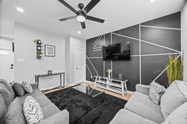 Building Photo - 7422 Mount St