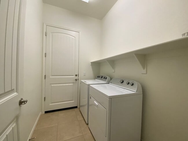Building Photo - 6209 E Bower Ln