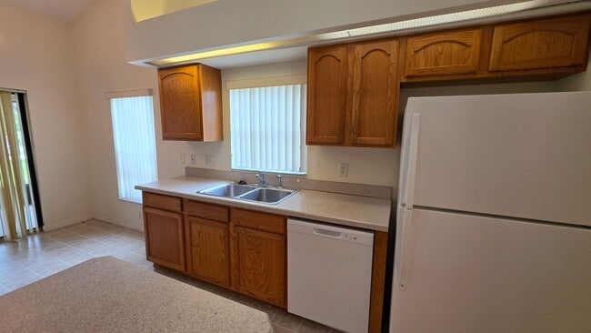 Building Photo - 4659 Treasure Cay Rd