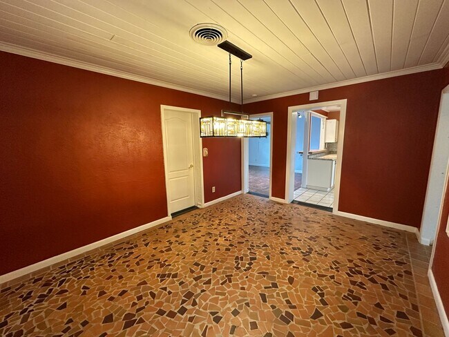 Building Photo - 3-Bedroom, 2-Bath Home Just Steps from the...