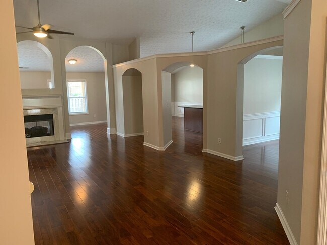 Building Photo - 1002 Simonton Glen Dr SE