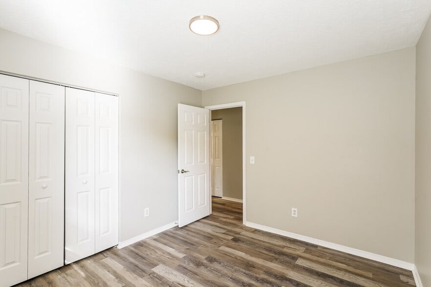 Building Photo - 2761 Sutherland Dr