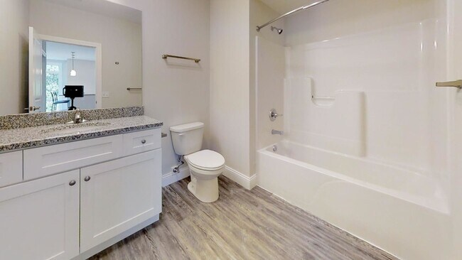 Interior Photo - 309 W Washington
