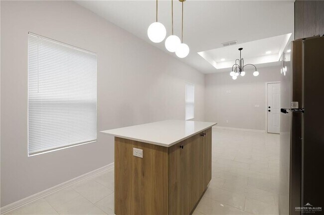 Building Photo - 4601 Larkspur Ave