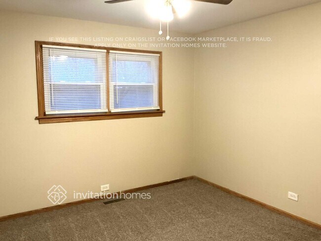 Building Photo - 800 E Belmont Ave