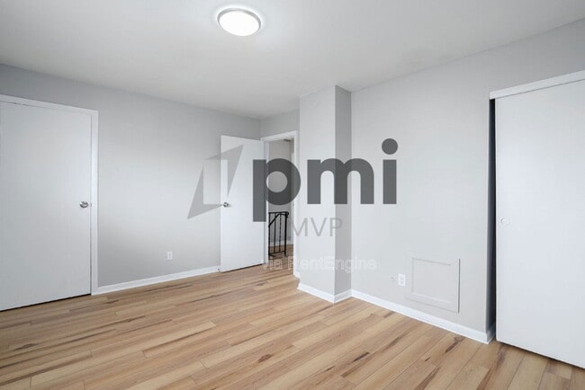 Building Photo - 3027 Rotunda Ct S