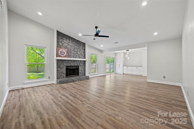 Building Photo - 6801 Stillmeadow Dr