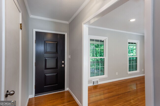 Building Photo - 80 Pinehurst Ln