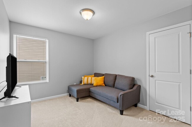 Building Photo - 727 Mountain Quail Dr