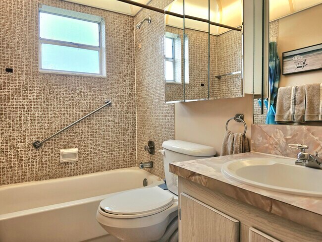 Building Photo - 719 Flanders Dr