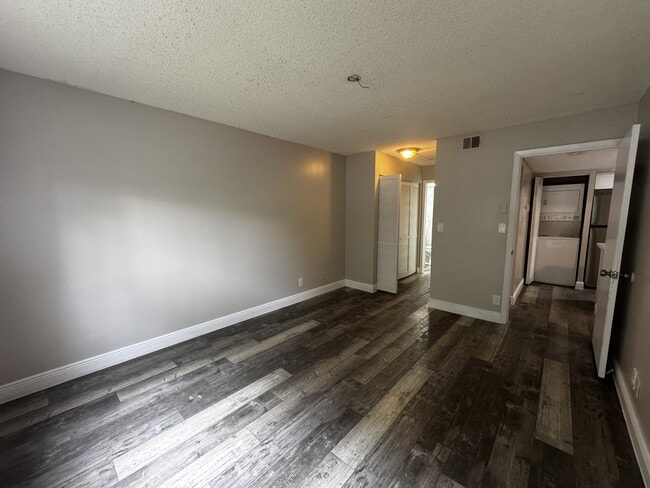 Building Photo - 5628 Rock Island Rd