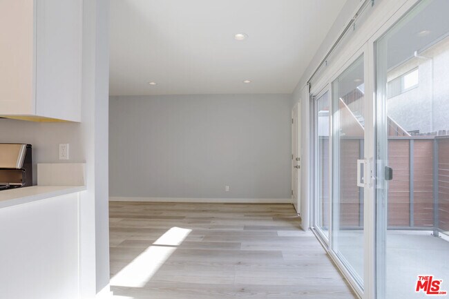 Building Photo - 1116 San Rafael Ave