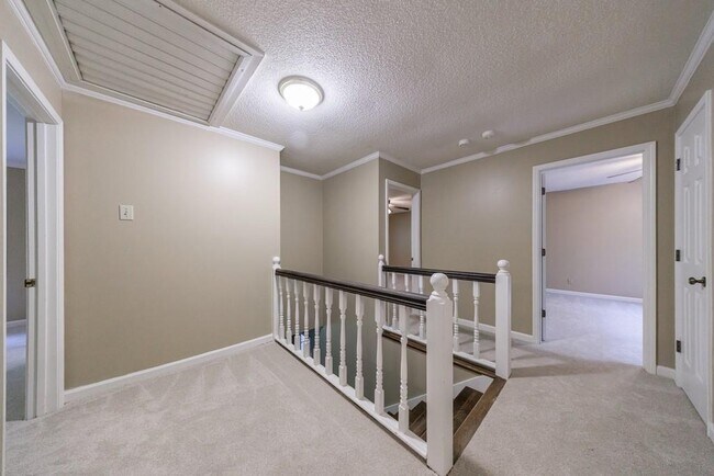 Building Photo - 10565 Shallowford Rd