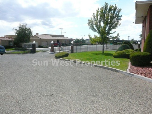 Building Photo - Gated Community!