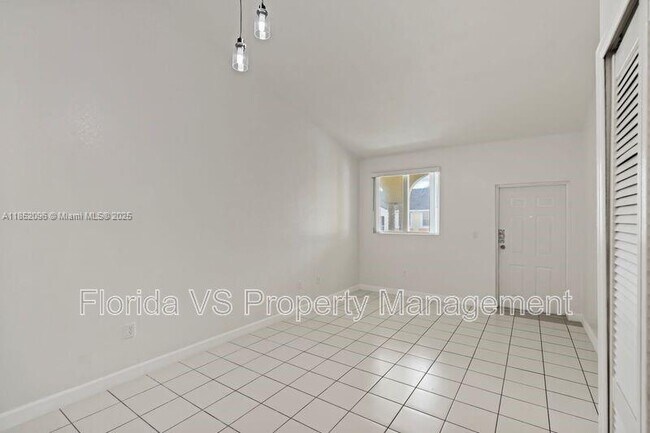 Building Photo - 1663 SE 29th St