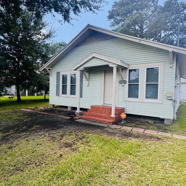 Primary Photo - 1010 Marion St