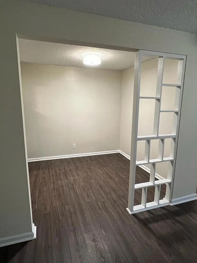 Building Photo - Newly renovated Quadplex with close proximity to Harbison Blvd - 3643 Apt A