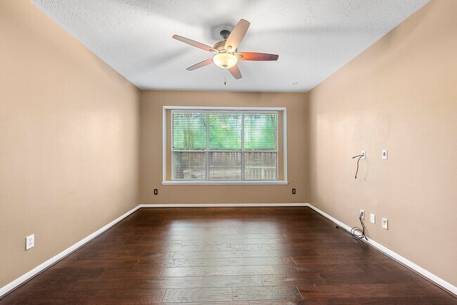 Building Photo - 70 Harvest Wind Pl