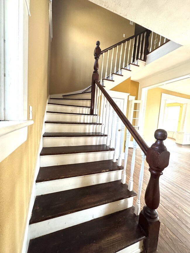 Building Photo - 624 N Wentz St