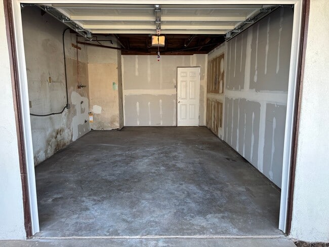 Building Photo - Fully Renovated 3BD/1.5BA House | Eucalyptus Ave, Moreno Valley