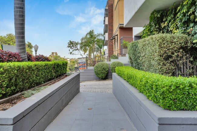 Building Photo - Holmby Street Luxury Investments LLC