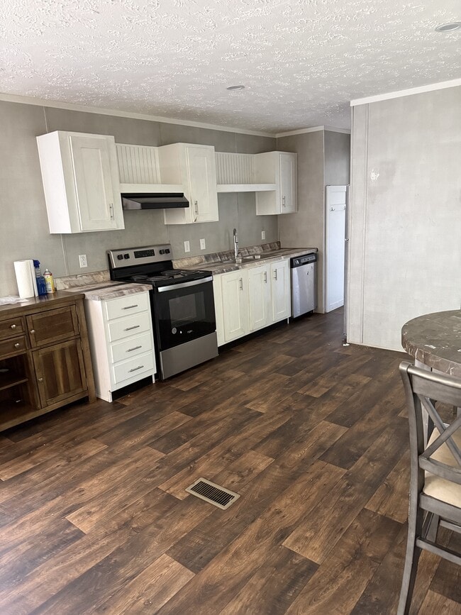 Building Photo - 4455 Middle St