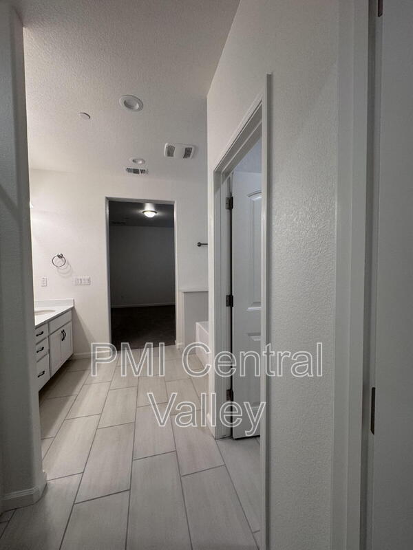 Building Photo - 4612 Irma Dr