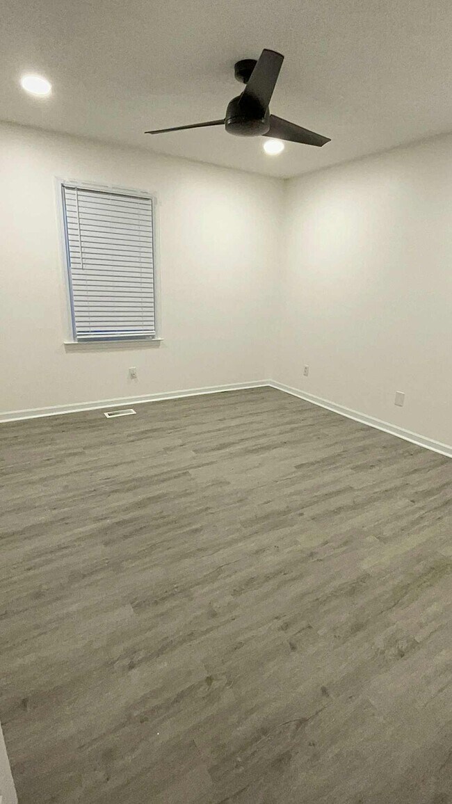 Building Photo - 1117 Sandy Beach Dr