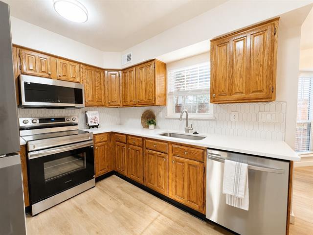 Building Photo - 300 Lamesa Ct