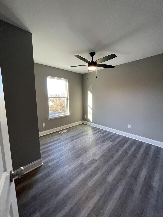 Building Photo - 2425 13th Ave