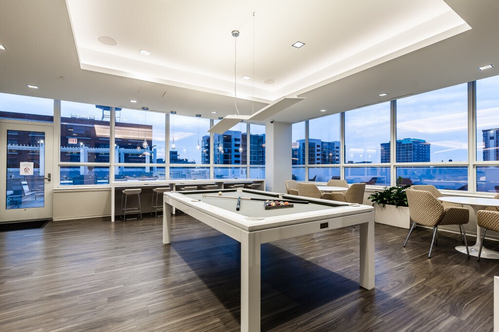 Building Photo - 801 W Adams St