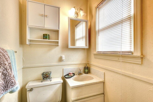 Building Photo - Unbeatable Location – Walk to the Guadalup...