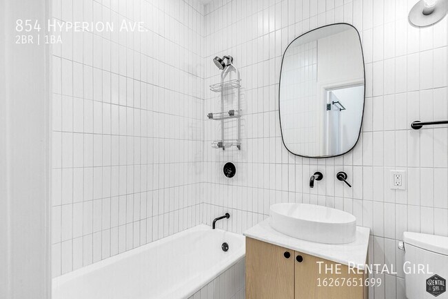 Building Photo - 854 Hyperion Ave
