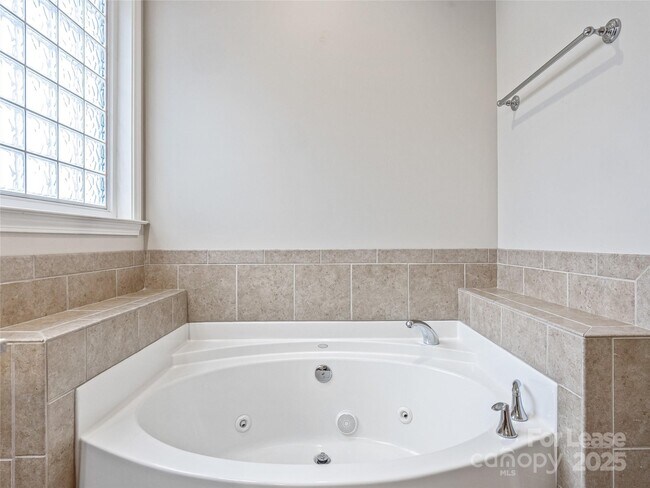 Building Photo - 51 Driftstone Cir